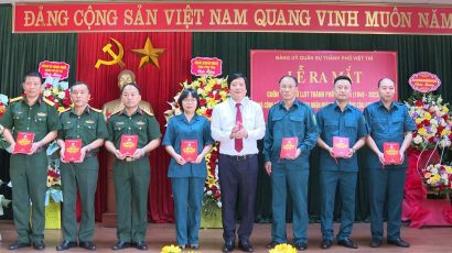 Phát hành sách “Lịch sử lực lượng vũ trang thành phố Việt Trì